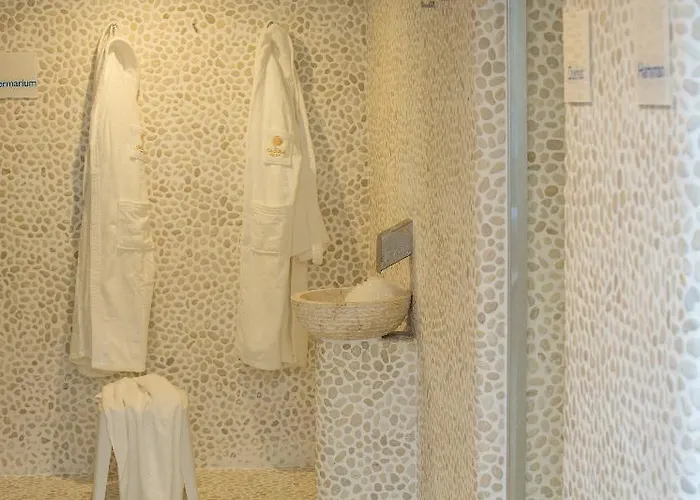 萨拜娜酒店 4* 卡拉米洛